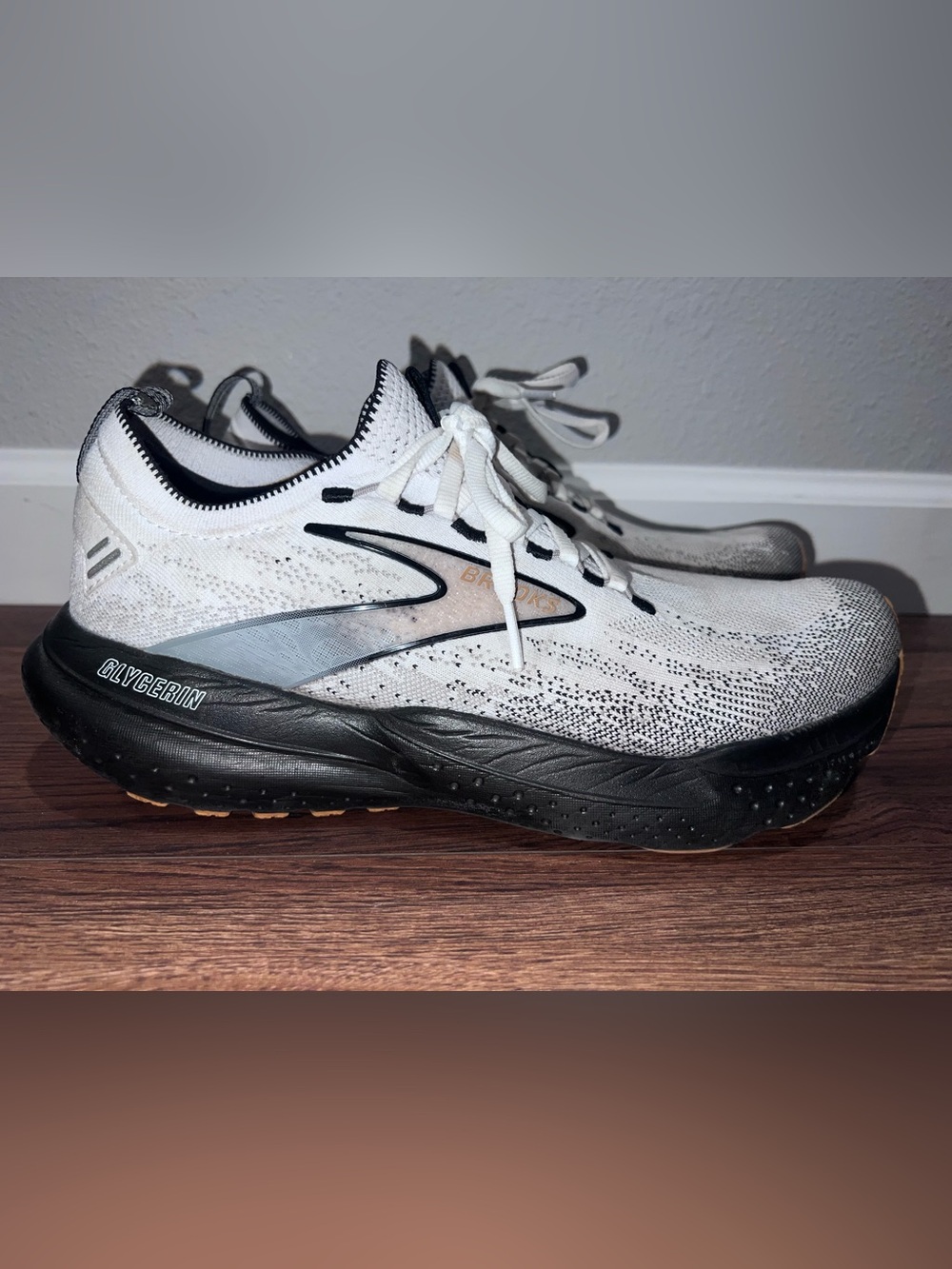 Brooks Glycerin 21 Men’s White and Black Athletic Running Shoes with Gold Logo